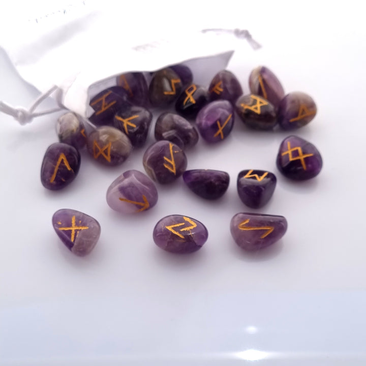Amethyst rune set with pouch